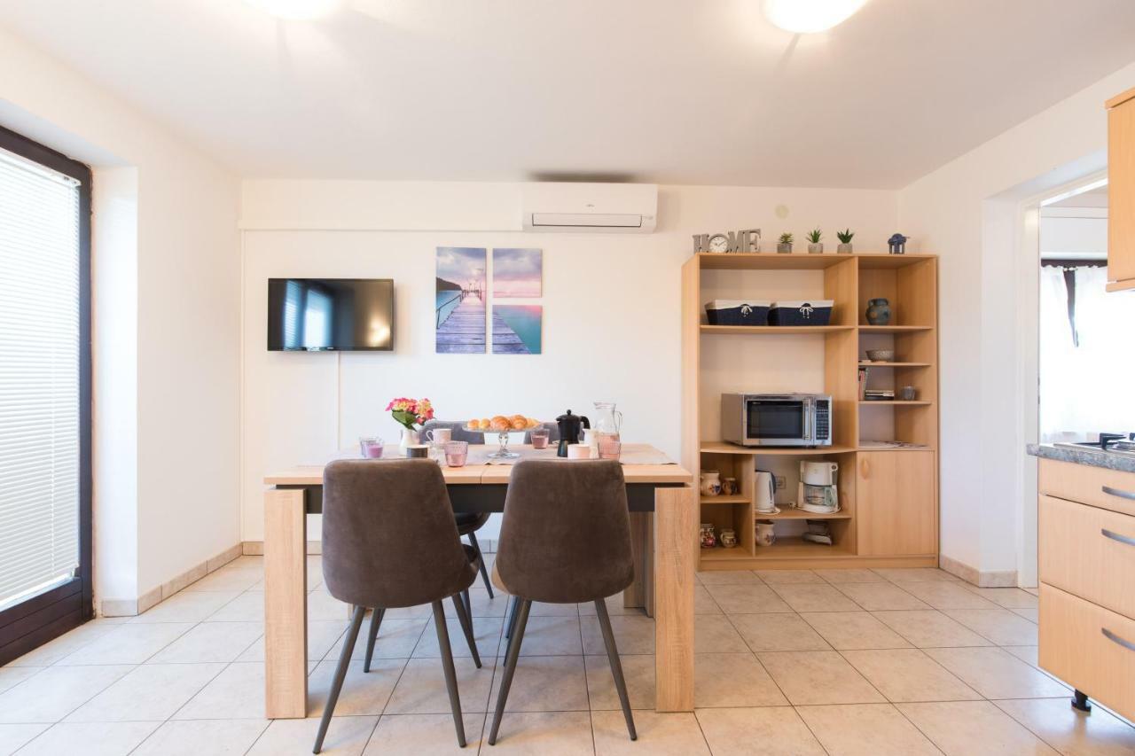 Apartment Adrijana Връбник Екстериор снимка